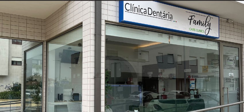 Fachada e instalações reais da Family Care Clinics em Aveiro
